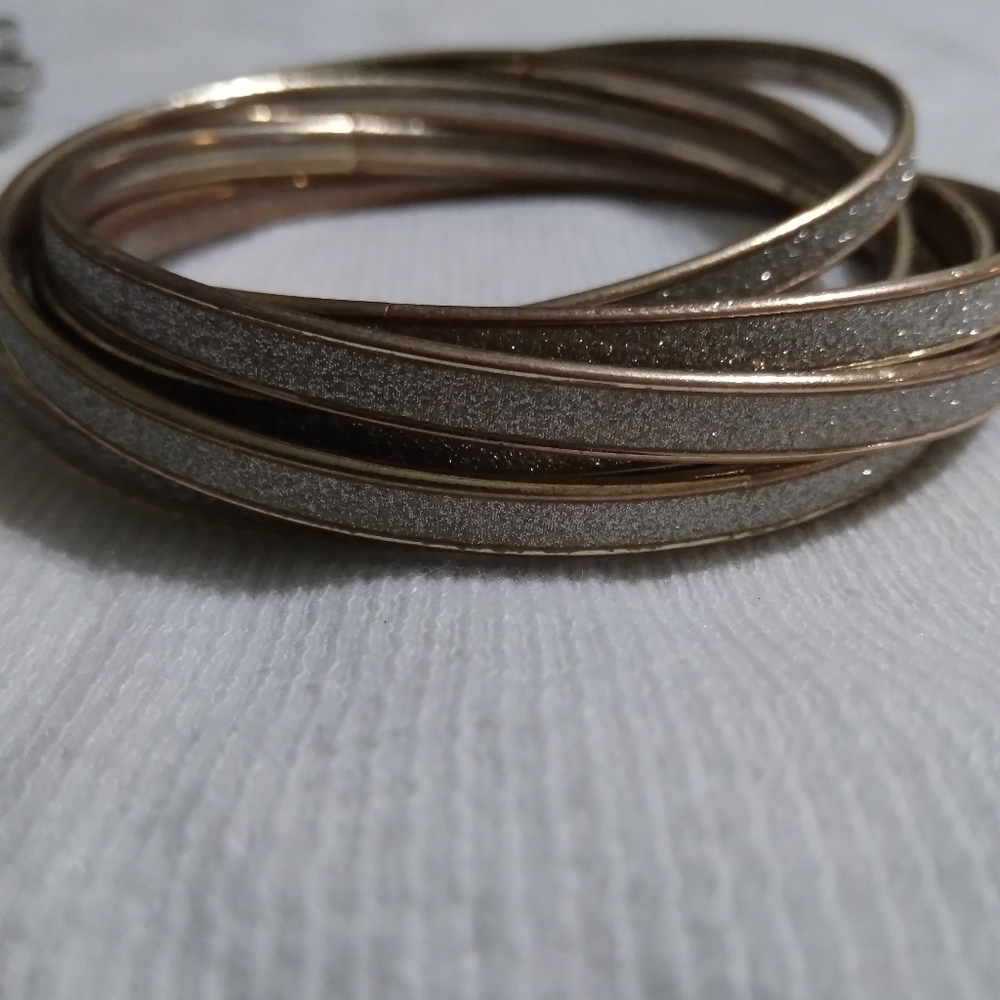 Two sets of glittery intertwined bangles - Picture 2 of 3